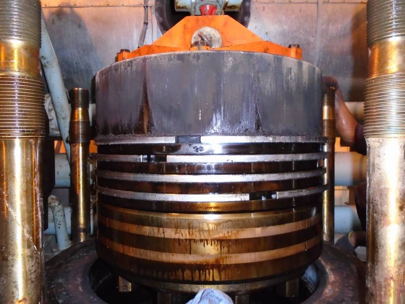 Engine piston repair